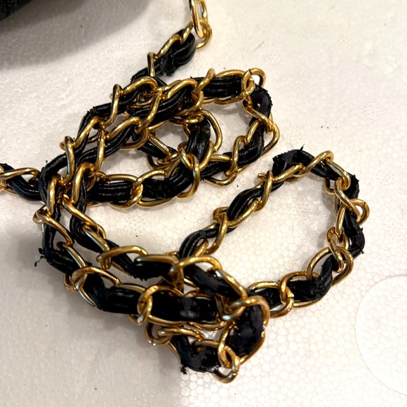 Chanel Filigree Round Clutch with Chain Quilted Caviar Mini - Picture 11 of 16